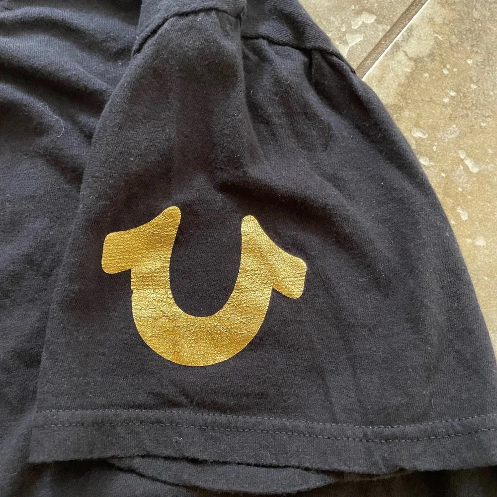 True Religion Mens Large Black T-Shirt Gold Horseshoe Logo Short Sleeve Tee